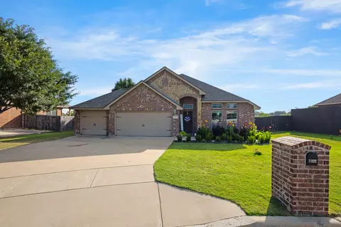 7252 Lake Country Dr, Fort Worth, TX 76179
