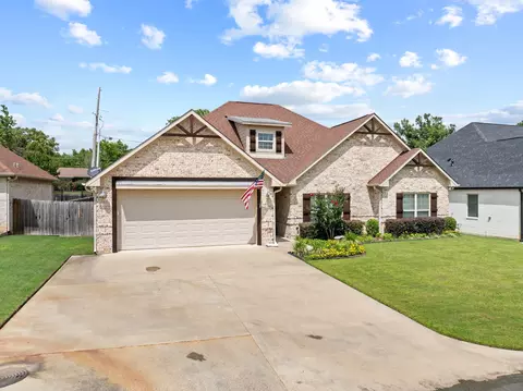 247 Kathryns Ct, Mount Pleasant, TX 75455