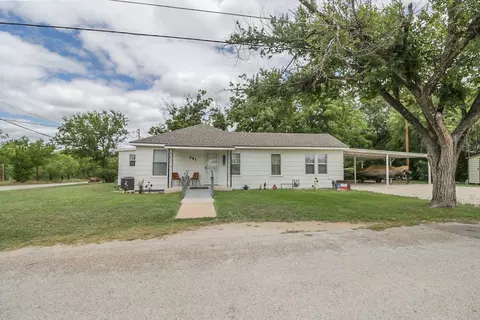 601 E 1st St, Coleman, TX 76834