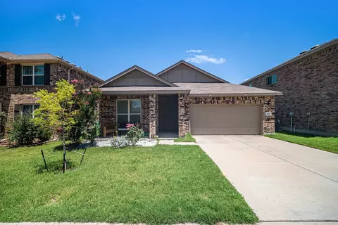8004 Spritsail Ln, Fort Worth, TX 76179