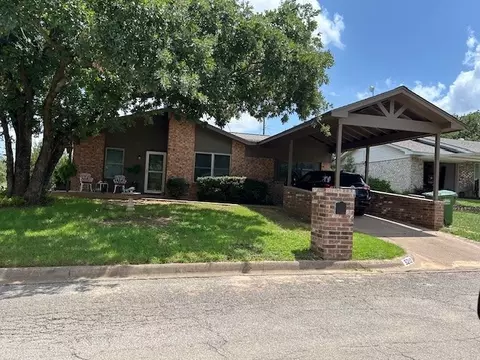 5210 Laurie St, Mineral Wells, TX 76067