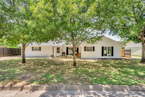 7320 Martha Ln, Fort Worth, TX 76112