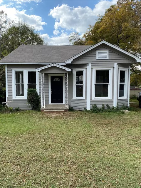 221 N Henderson St, Rusk, TX 75785