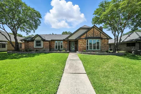 2208 Cedar Cir, Carrollton, TX 75006