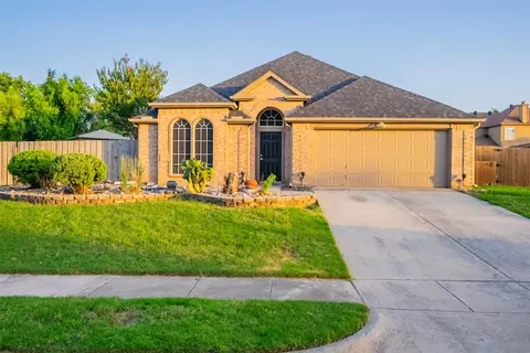 317 White Oak Dr, Lake Dallas, TX 75065