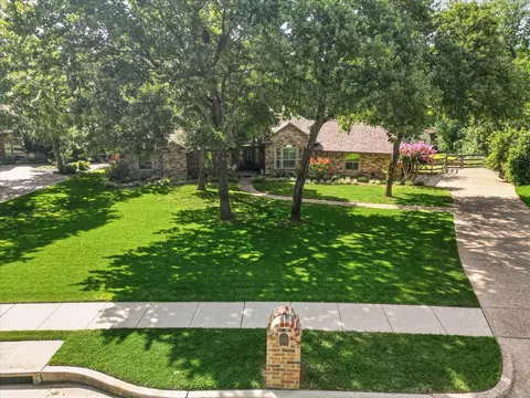 1812 Winding Creek Blvd, Flower Mound, TX 75022