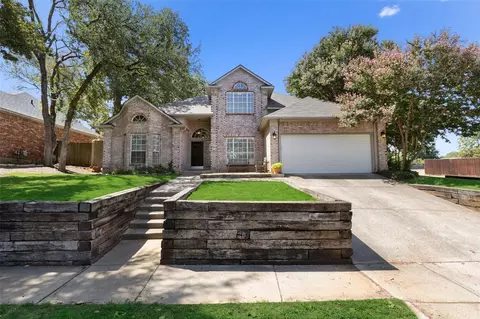 1213 Greendale Dr, Bedford, TX 76022