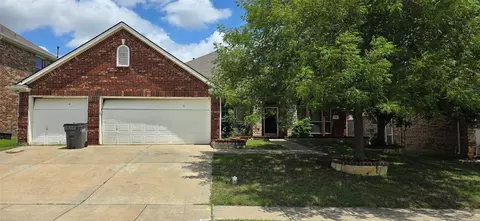 1121 Bradford Dr, Glenn Heights, TX 75154