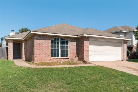 125 Centennial Pl, Crowley, TX 76036