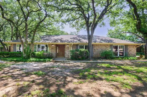 1203 Woodridge Cir, Euless, TX 76040
