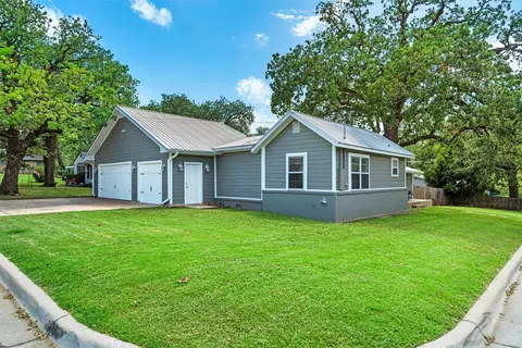 411 Harcourt St, Weatherford, TX 76086