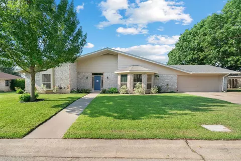 516 Henry St, Lindsay, TX 76250