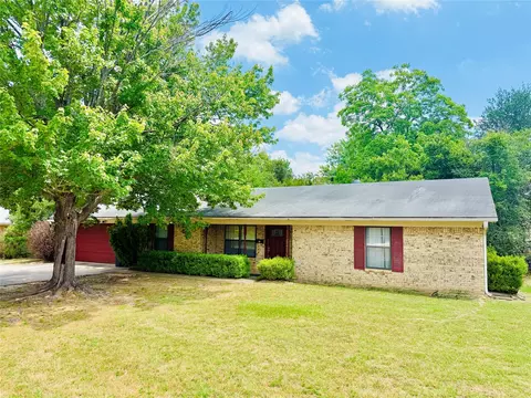 380 NE 32nd St, Paris, TX 75460
