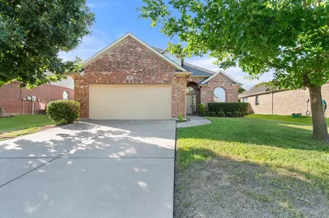 837 Pebblecreek Dr, Burleson, TX 76028