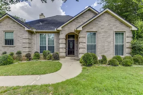 4901 Hidden Oaks Ln, Arlington, TX 76017
