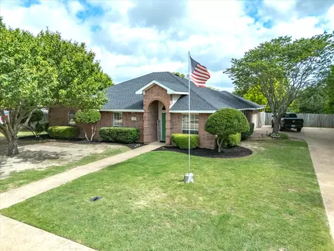 741 High Point Dr, Midlothian, TX 76065