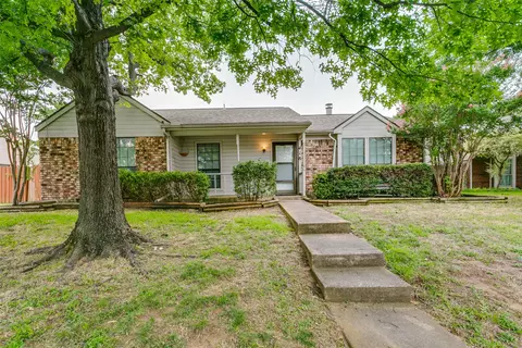 418 Creekwood Ln, Lewisville, TX 75067