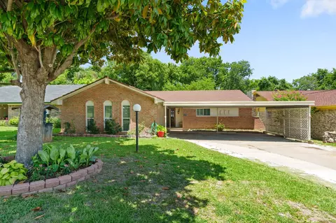 310 Kirby Creek Dr, Grand Prairie, TX 75052