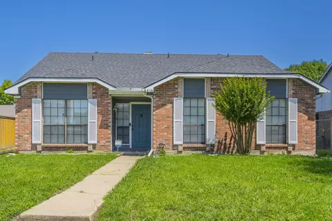 816 Plummer Dr, Cedar Hill, TX 75104