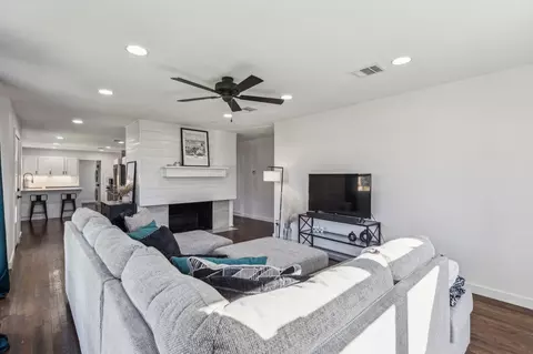 616 S Wildwood Dr, Irving, TX 75060