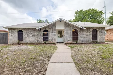 3525 S Elm Dr, Grand Prairie, TX 75052