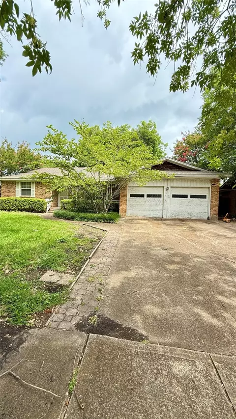 8423 Sweetwater Dr, Dallas, TX 75228