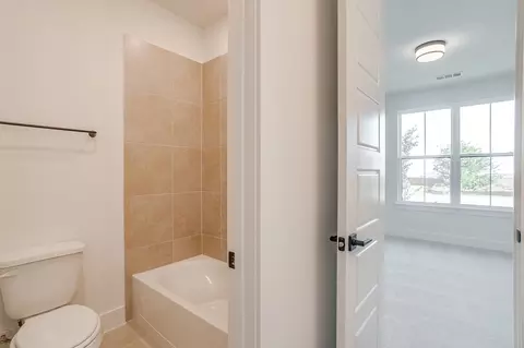 Bath - 722 Feathergrass Ct W, Haslet, TX 76052 photo 7 of 9
