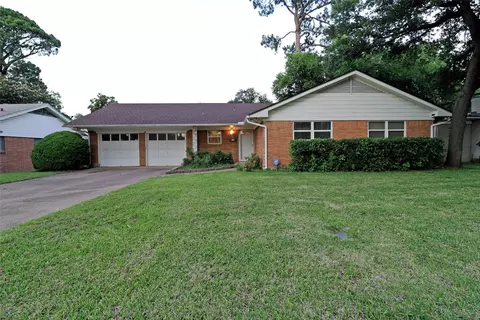 1009 Forrest Dr, Arlington, TX 76012