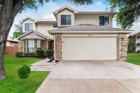 2529 Forest Creek Dr, Fort Worth, TX 76123