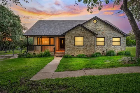 2200 Brookhollow Dr, Granbury, TX 76048