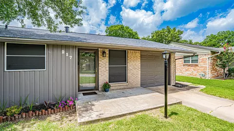 217 Wintercrest Rd, Burleson, TX 76028