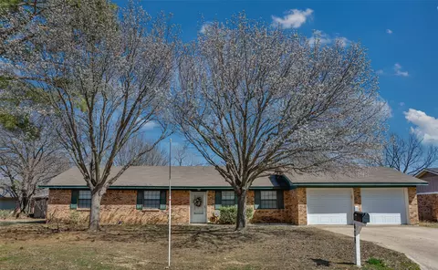408 Ashland Dr, Gainesville, TX 76240