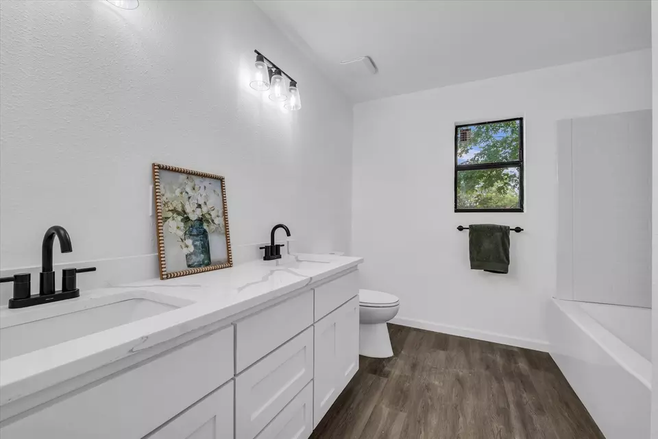 Bath - 1522 Travis St, Bellmead, TX 76705 photo 2 of 2
