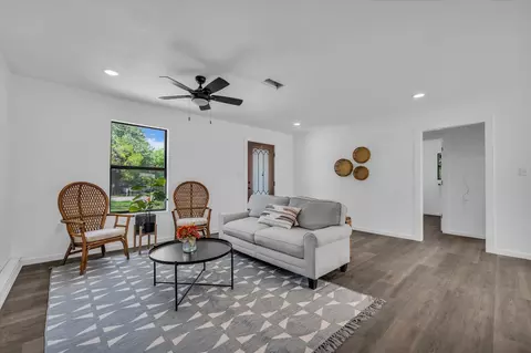 Living - 1522 Travis St, Bellmead, TX 76705 photo 1 of 3