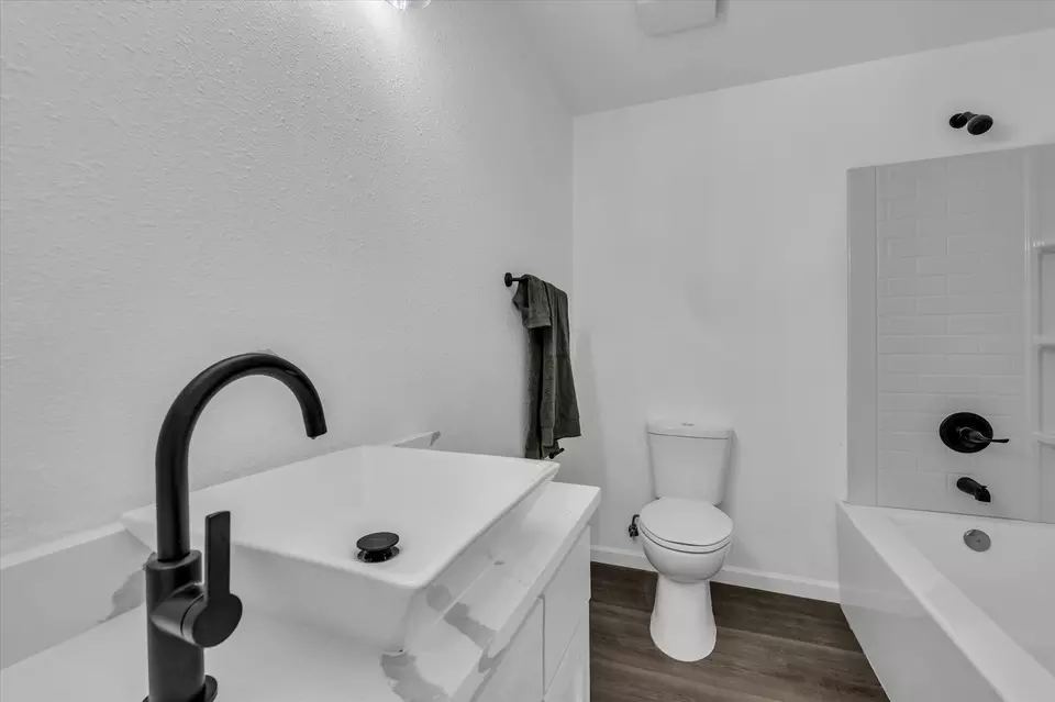 Bath - 1522 Travis St, Bellmead, TX 76705 photo 1 of 2