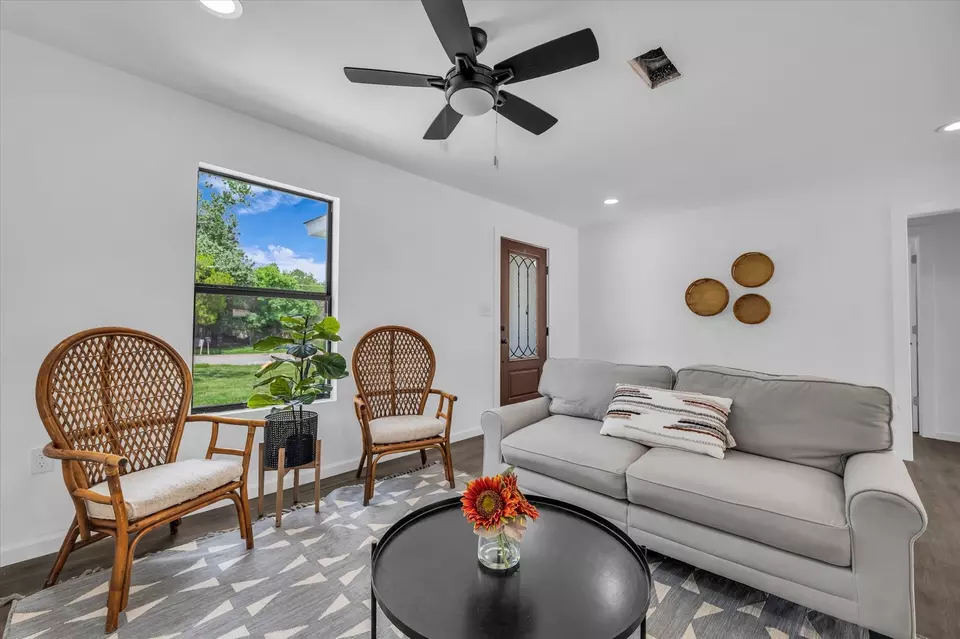 Living - 1522 Travis St, Bellmead, TX 76705 photo 3 of 3