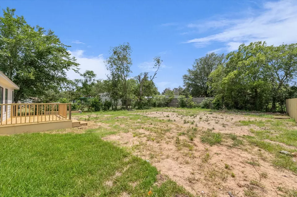 Exterior - 1522 Travis St, Bellmead, TX 76705 photo 6 of 7