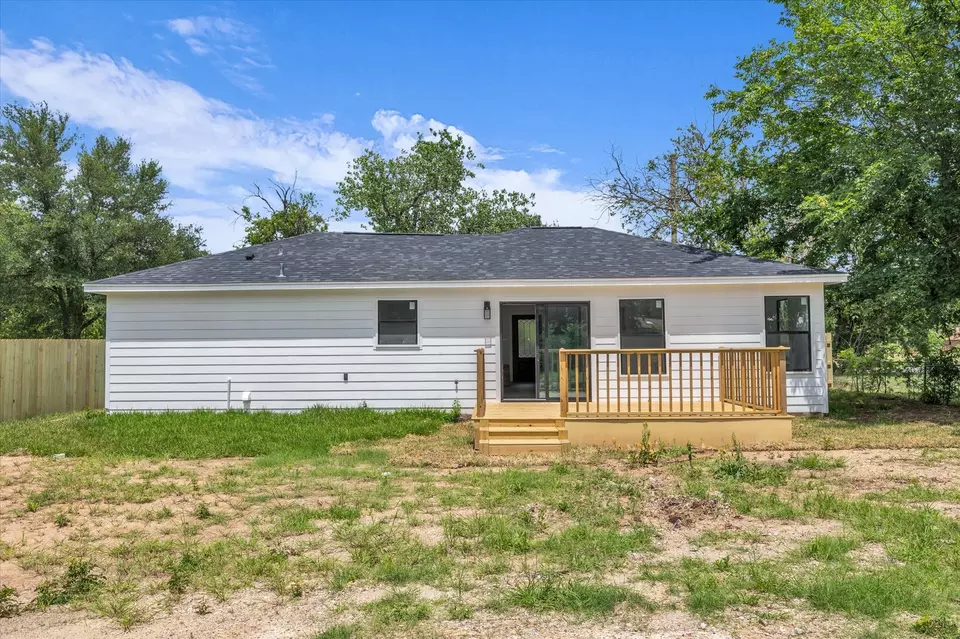 Exterior - 1522 Travis St, Bellmead, TX 76705 photo 7 of 7