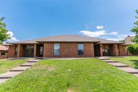1638 Brown Trl, Hurst, TX 76054