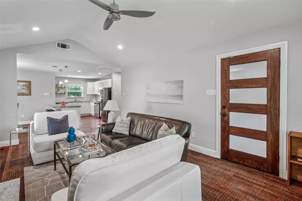  2711 El Tivoli Dr, Dallas, TX 75211 photo 5