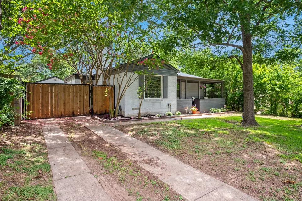  2711 El Tivoli Dr, Dallas, TX 75211 photo 2