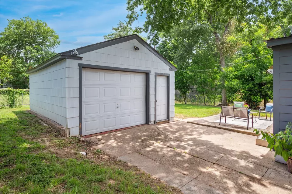  2711 El Tivoli Dr, Dallas, TX 75211 photo 24