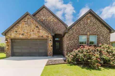 3005 Dry Creek Ct, Decatur, TX 76234
