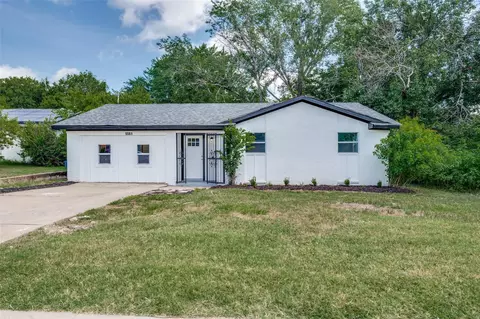 5561 Alter Dr, Fort Worth, TX 76119