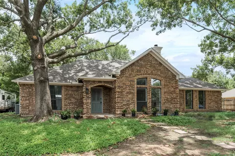 3801 Woodside Dr, Arlington, TX 76016