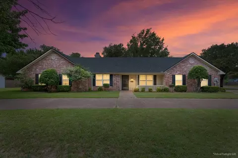 701 S Tyler St, Mcgregor, TX 76657