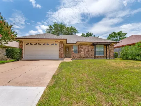 2605 Typhon Dr, Grand Prairie, TX 75052