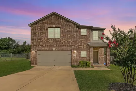 725 Oak Creek Dr, Hutchins, TX 75141