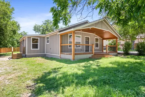 104 E Paine Ave, Comanche, TX 76442