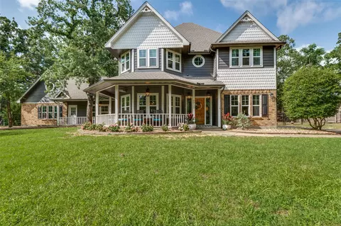 3700 Red Oak Dr, Corinth, TX 76208